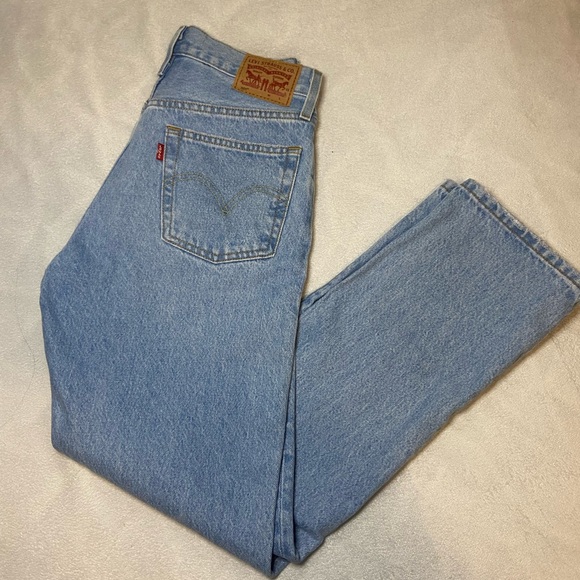 Levi 501 Light Wash Jeans - Picture 2 of 7